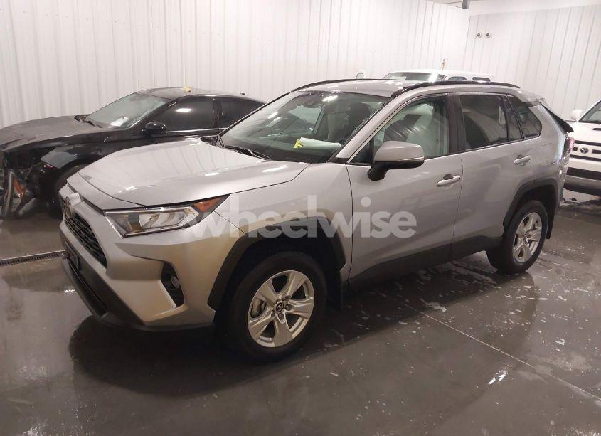Photo 2 of 2020 Toyota Rav4 XLE (VIN 2T3P1RFV6LC130319)
