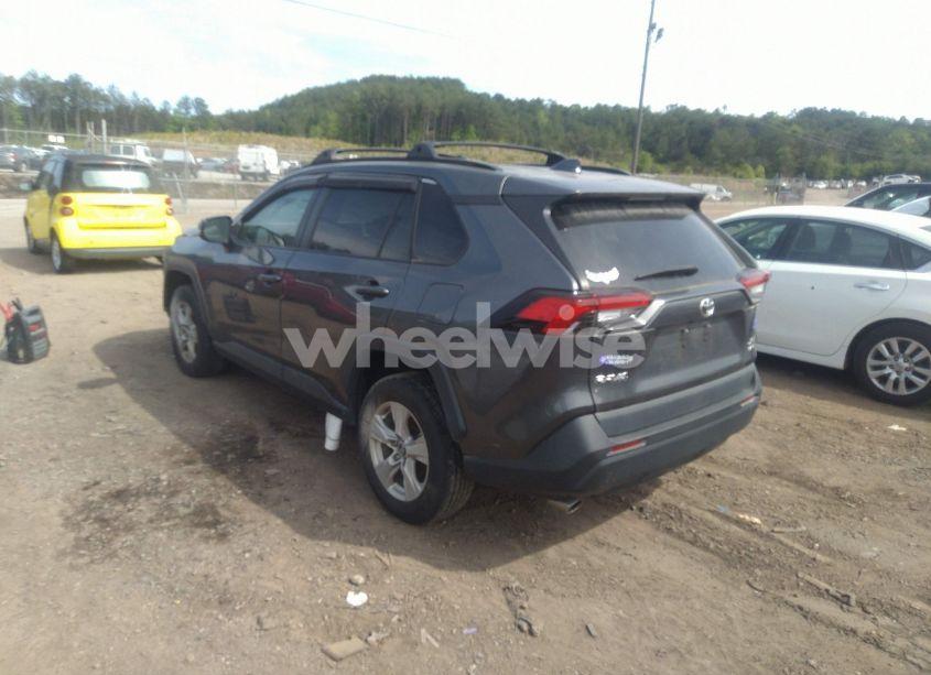 Photo 3 of 2020 Toyota Rav4 XLE (VIN 2T3P1RFV6LC137593)