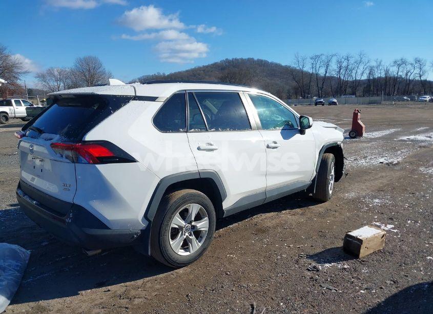 Photo 4 of 2020 Toyota Rav4 XLE (VIN 2T3P1RFV6LW110814)