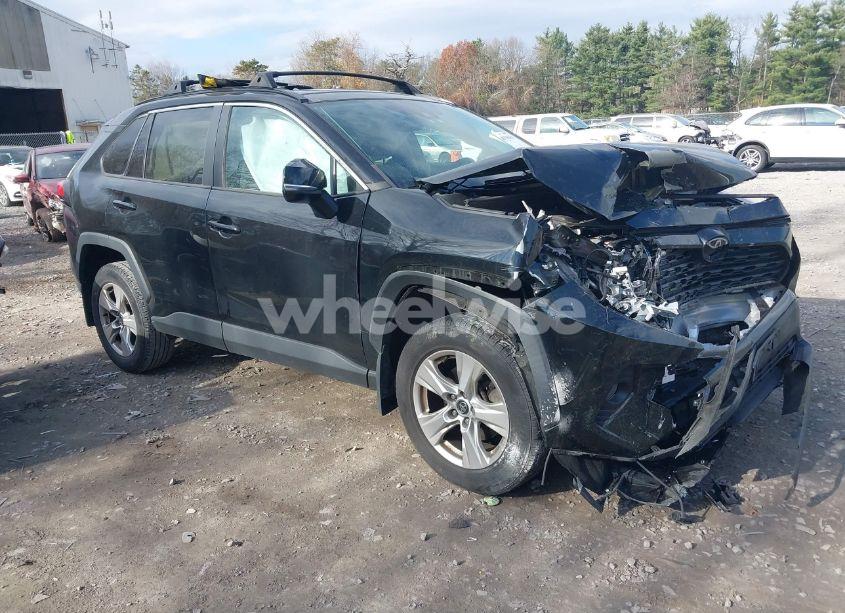 2020 Toyota Rav4 XLE (VIN 2T3P1RFV6LW132750) main photo