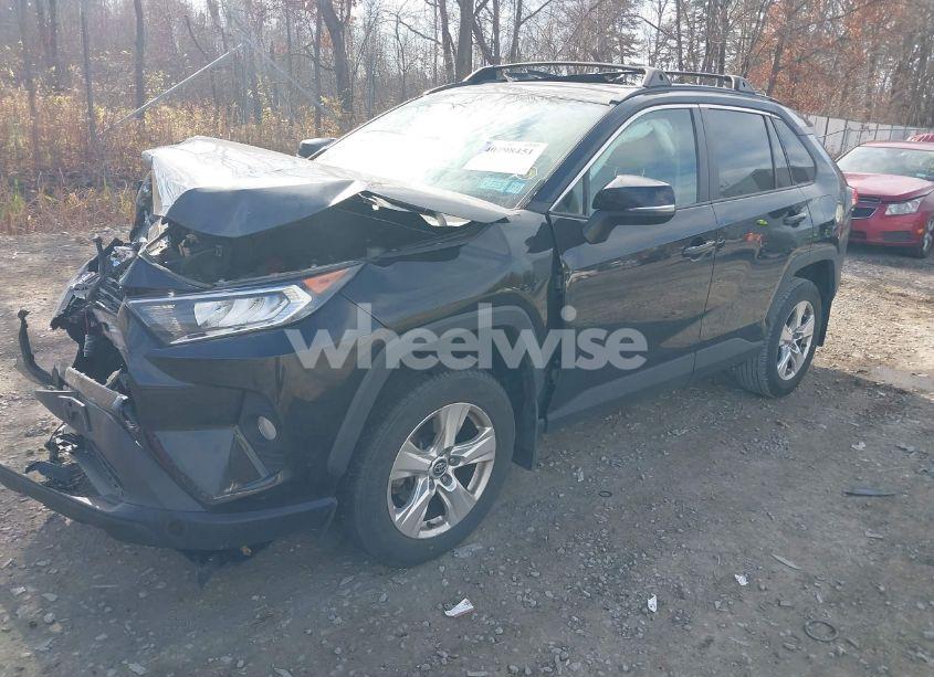 Photo 2 of 2020 Toyota Rav4 XLE (VIN 2T3P1RFV6LW132750)