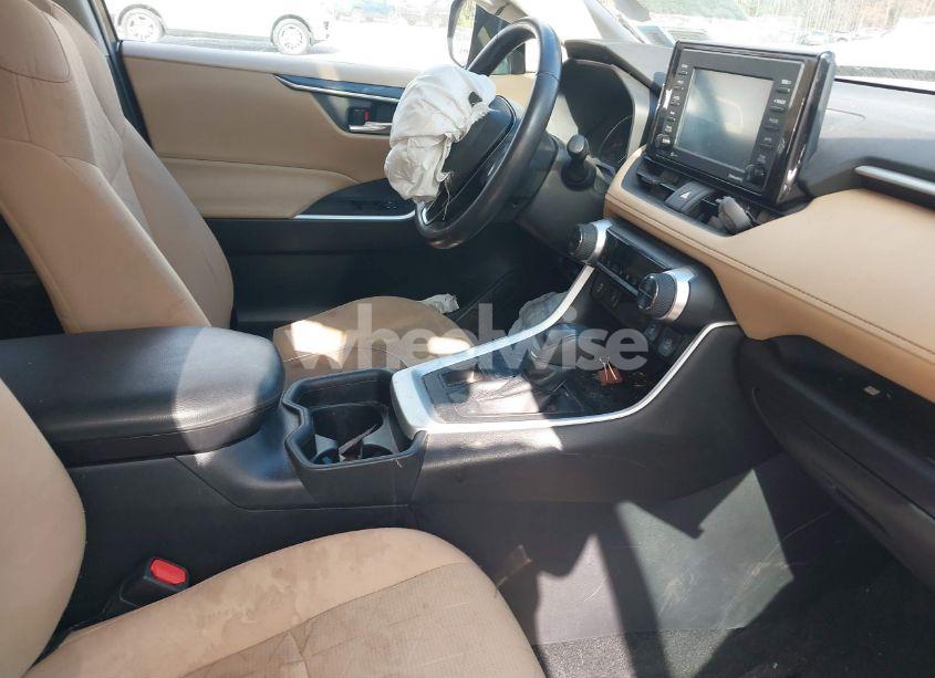 Photo 5 of 2020 Toyota Rav4 XLE (VIN 2T3P1RFV6LW132750)