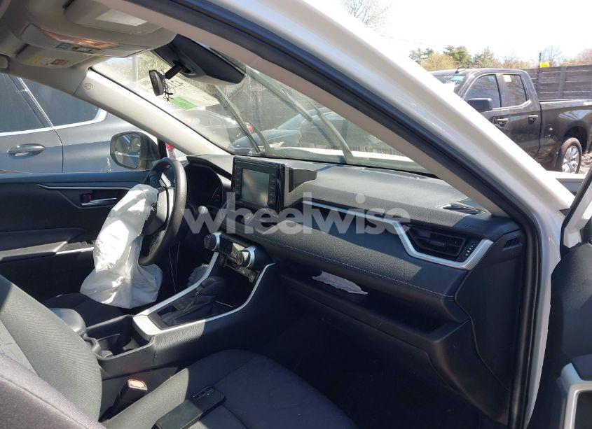 Photo 5 of 2021 Toyota Rav4 XLE (VIN 2T3P1RFV6MC149762)