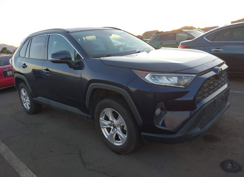 2021 Toyota Rav4 XLE (VIN 2T3P1RFV6MW182078) main photo