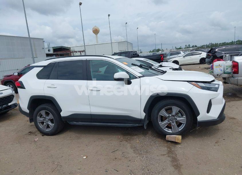 Photo 13 of 2022 Toyota Rav4 XLE (VIN 2T3P1RFV6NC268137)