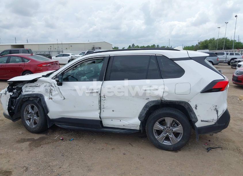 Photo 14 of 2022 Toyota Rav4 XLE (VIN 2T3P1RFV6NC268137)