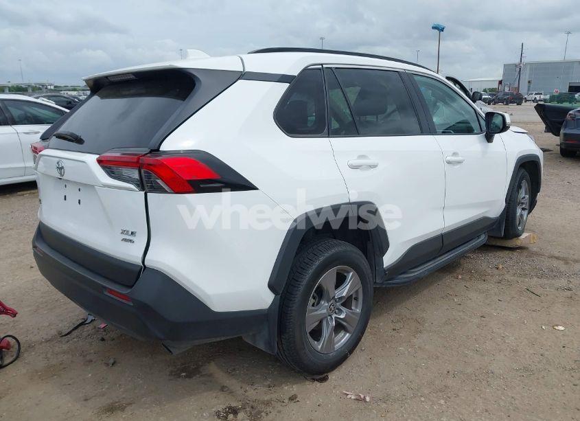 Photo 4 of 2022 Toyota Rav4 XLE (VIN 2T3P1RFV6NC268137)