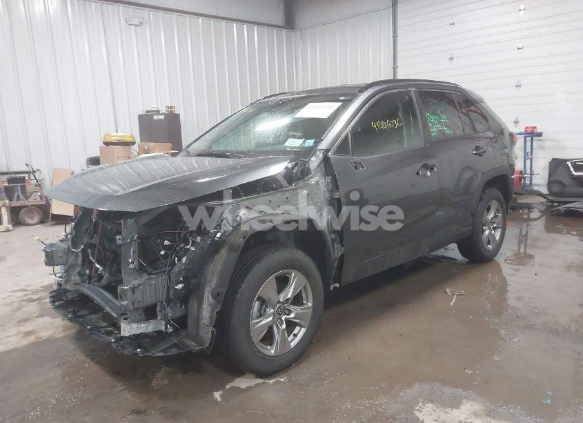 Photo 2 of 2022 Toyota Rav4 XLE (VIN 2T3P1RFV6NC322178)