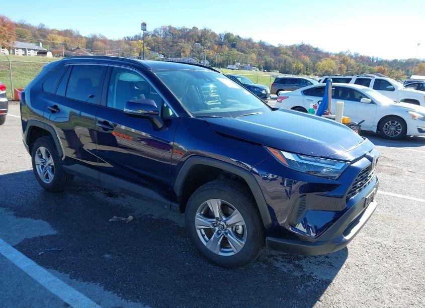 2022 Toyota Rav4 XLE (VIN 2T3P1RFV6NW263339) main photo