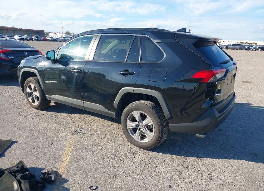 Photo 3 of 2022 Toyota Rav4 XLE (VIN 2T3P1RFV6NW271585)