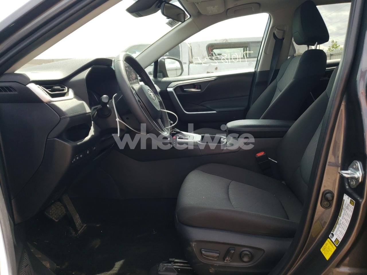 Photo 7 of 2024 TOYOTA RAV4 XLE (VIN 2T3P1RFV6RW470092)