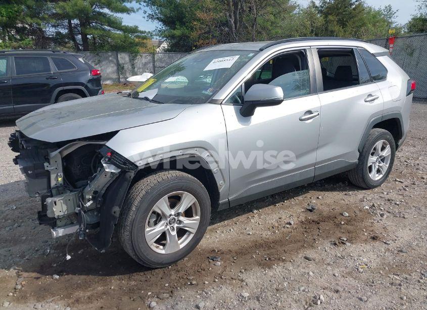 Photo 2 of 2019 Toyota Rav4 XLE (VIN 2T3P1RFV7KW063940)
