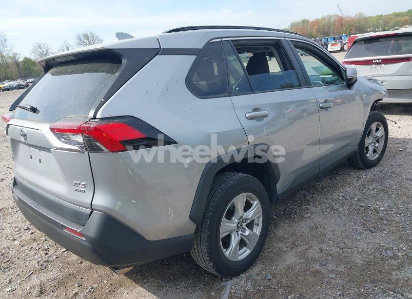 Photo 4 of 2019 Toyota Rav4 XLE (VIN 2T3P1RFV7KW063940)