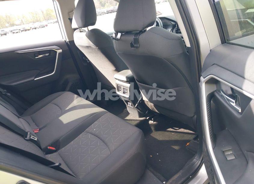 Photo 8 of 2019 Toyota Rav4 XLE (VIN 2T3P1RFV7KW063940)
