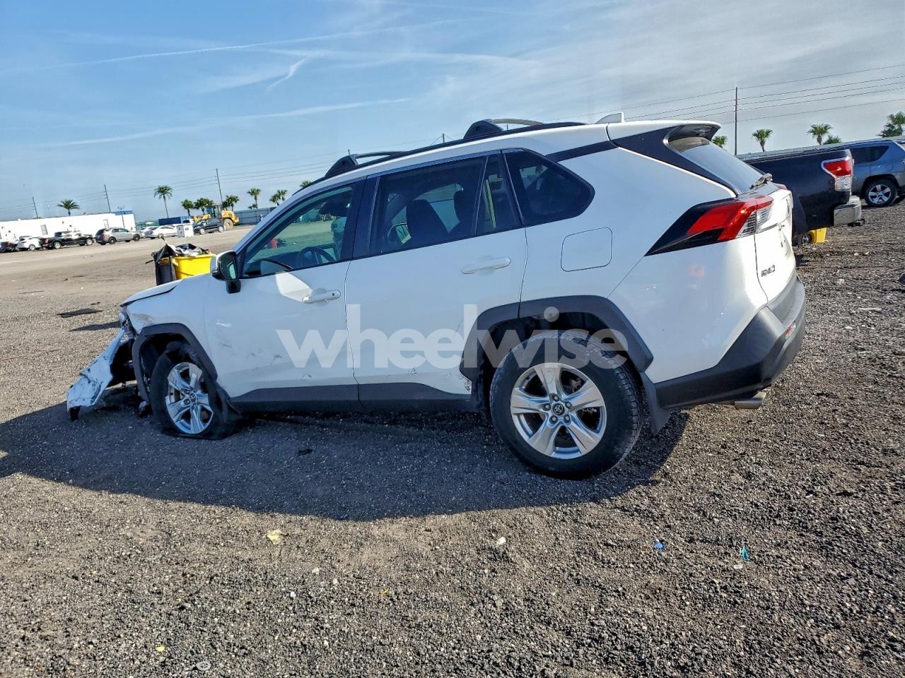 Photo 2 of 2020 TOYOTA RAV4 XLE (VIN 2T3P1RFV7LW094994)