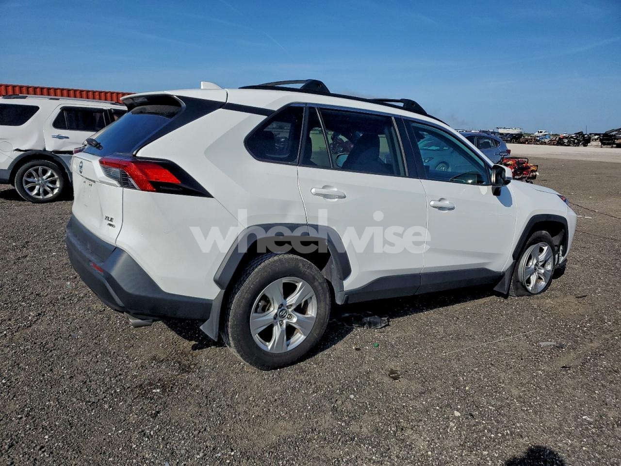 Photo 3 of 2020 TOYOTA RAV4 XLE (VIN 2T3P1RFV7LW094994)