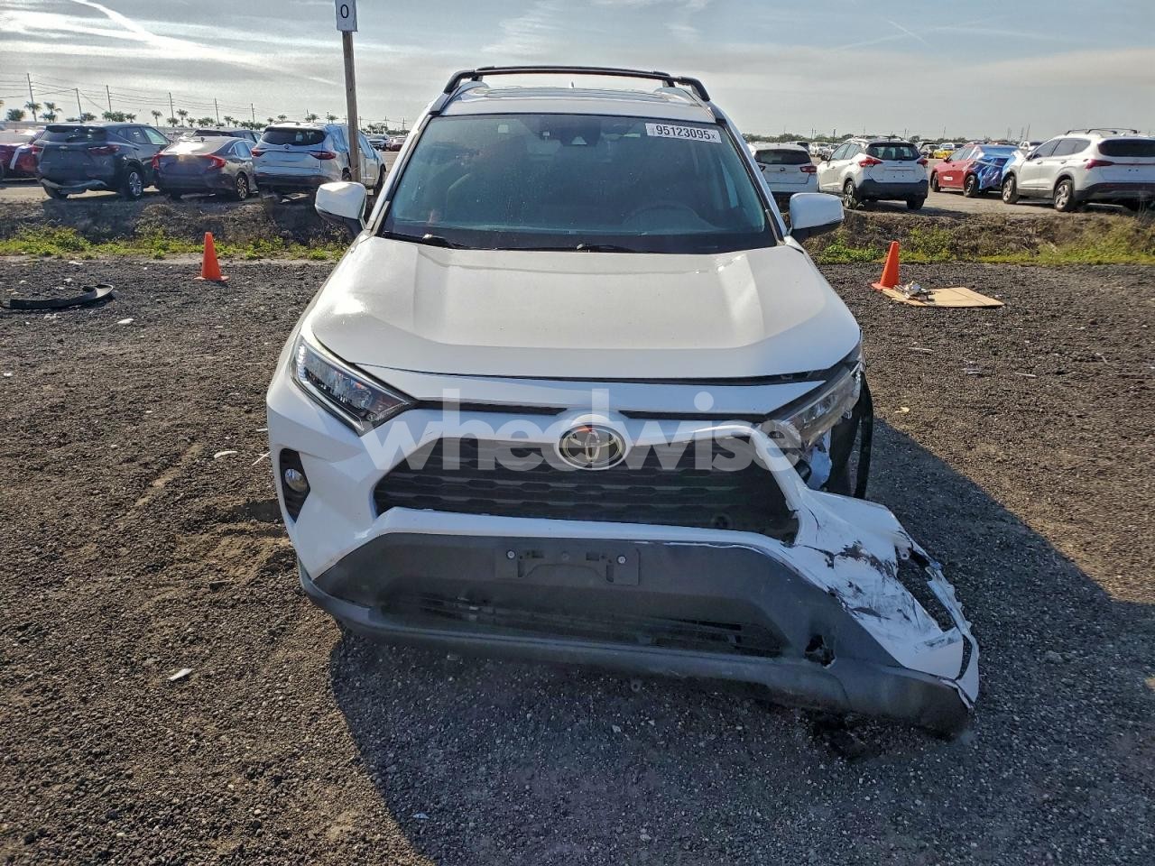 Photo 5 of 2020 TOYOTA RAV4 XLE (VIN 2T3P1RFV7LW094994)