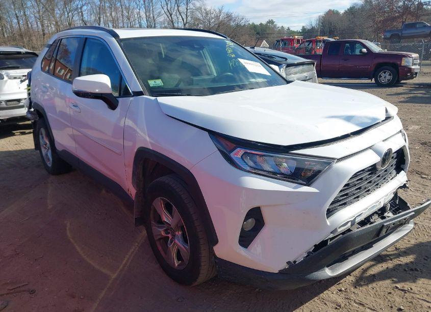 2021 Toyota Rav4 XLE (VIN 2T3P1RFV7MC216174) main photo