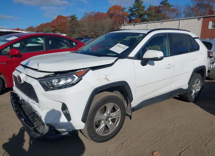 Photo 2 of 2021 Toyota Rav4 XLE (VIN 2T3P1RFV7MC216174)