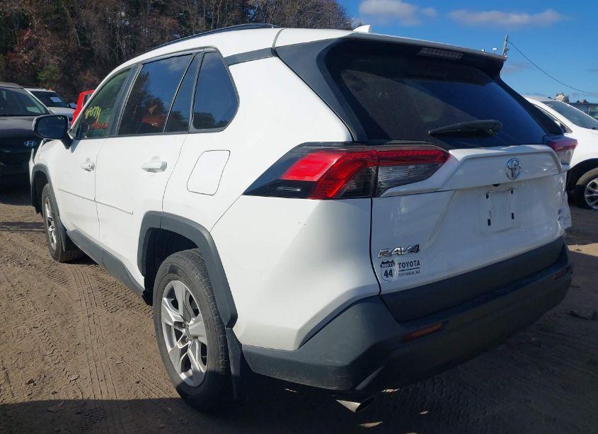 Photo 3 of 2021 Toyota Rav4 XLE (VIN 2T3P1RFV7MC216174)