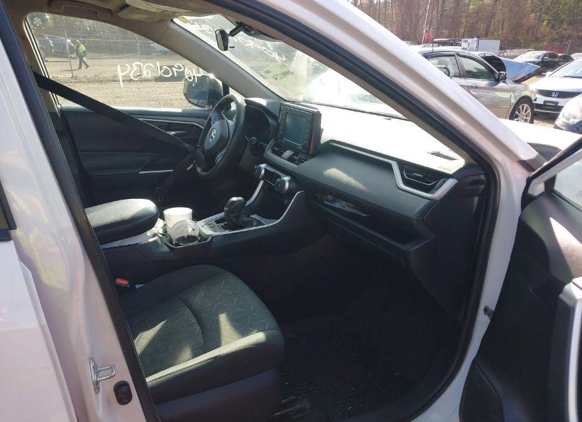 Photo 5 of 2021 Toyota Rav4 XLE (VIN 2T3P1RFV7MC216174)