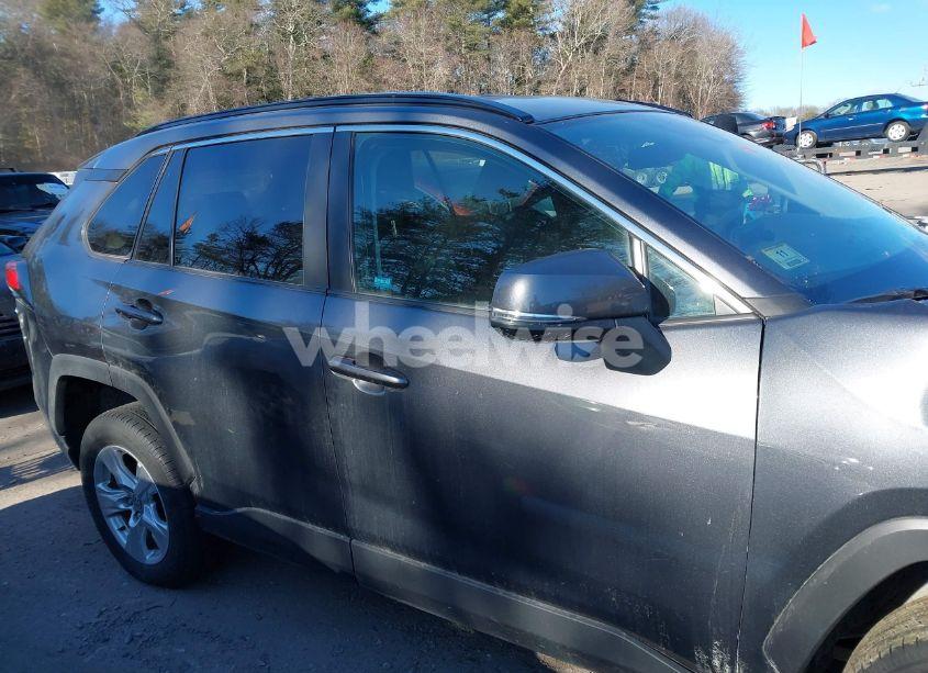 Photo 14 of 2021 Toyota Rav4 XLE (VIN 2T3P1RFV7MC252995)