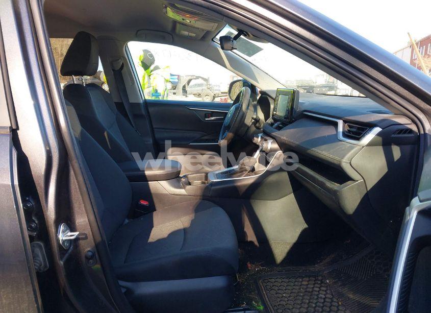 Photo 5 of 2021 Toyota Rav4 XLE (VIN 2T3P1RFV7MC252995)