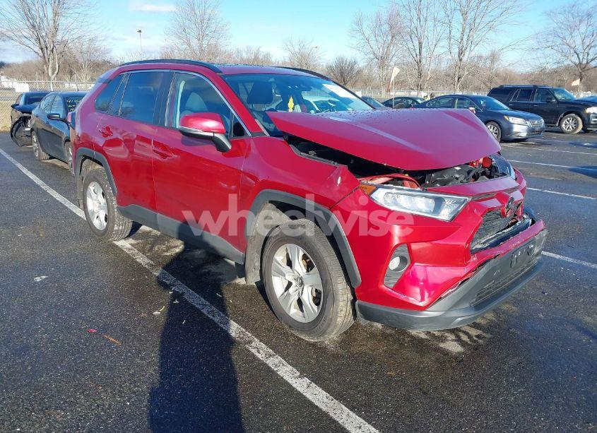 2021 Toyota Rav4 XLE (VIN 2T3P1RFV7MW140793) main photo
