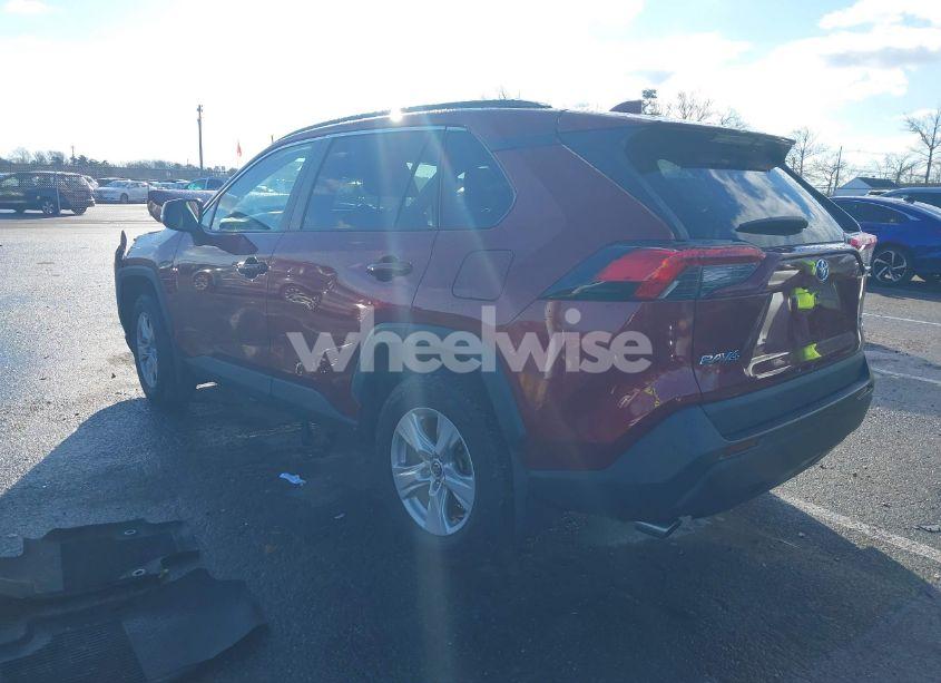 Photo 3 of 2021 Toyota Rav4 XLE (VIN 2T3P1RFV7MW140793)