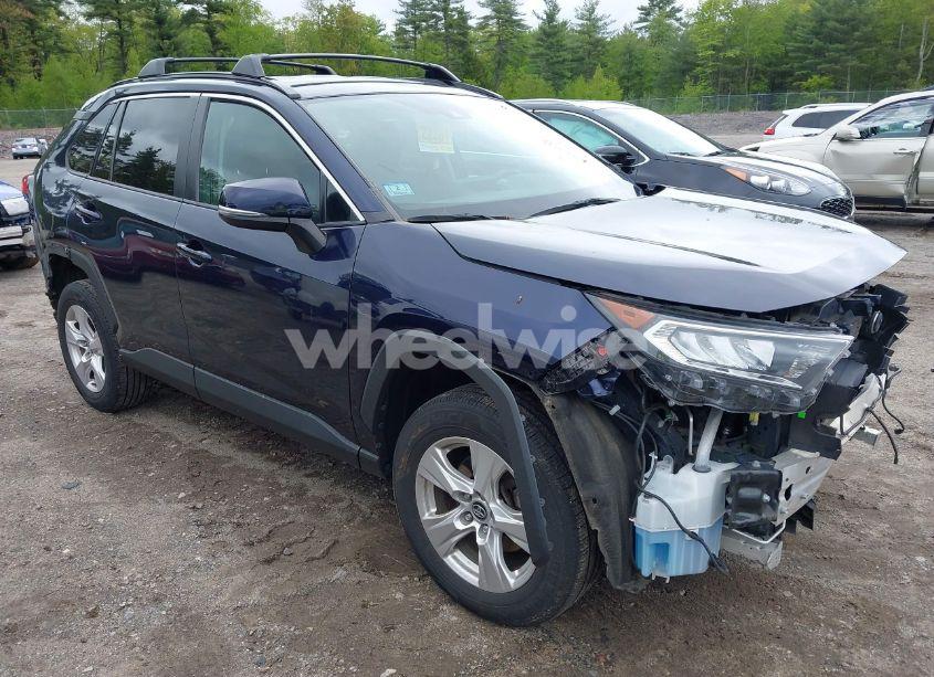 2021 Toyota Rav4 XLE (VIN 2T3P1RFV7MW154418) main photo