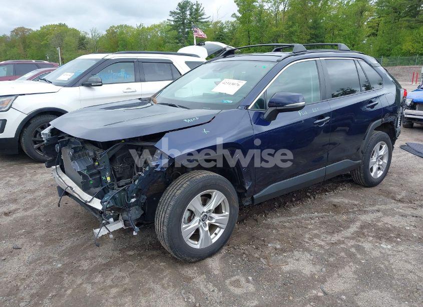 Photo 2 of 2021 Toyota Rav4 XLE (VIN 2T3P1RFV7MW154418)
