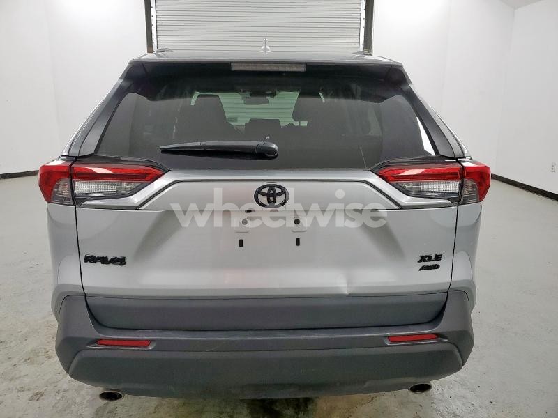Photo 2 of 2021 TOYOTA RAV4 XLE (VIN 2T3P1RFV7MW160994)