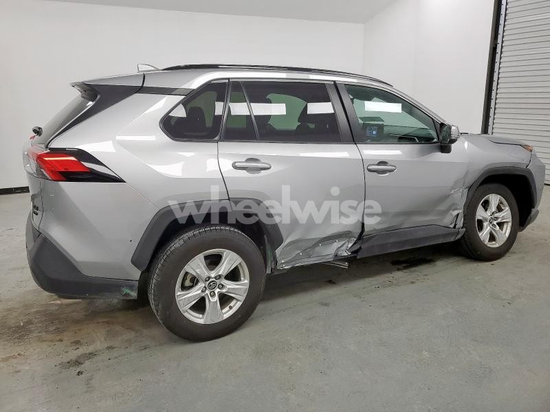 Photo 3 of 2021 TOYOTA RAV4 XLE (VIN 2T3P1RFV7MW160994)