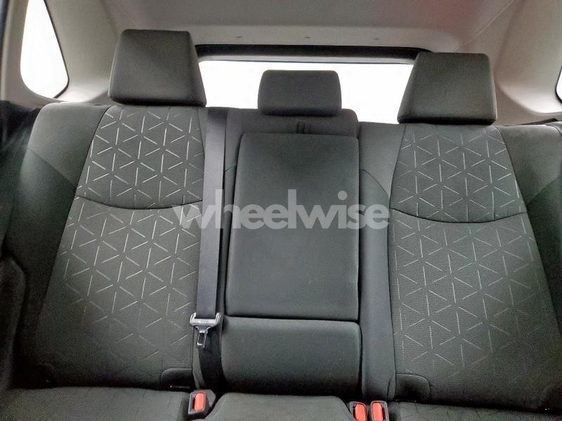 Photo 7 of 2021 TOYOTA RAV4 XLE (VIN 2T3P1RFV7MW160994)