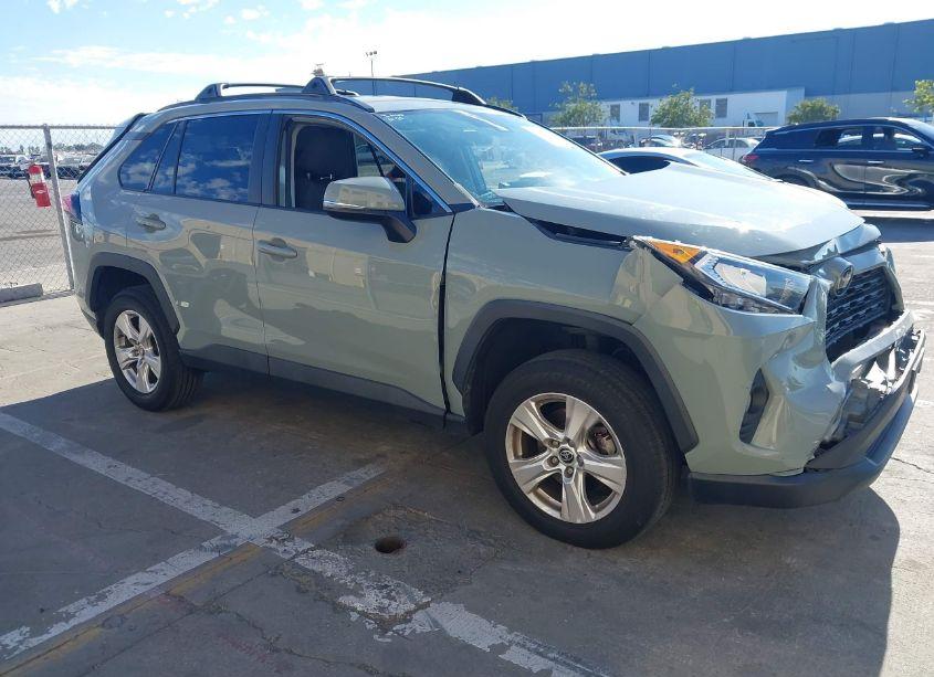 2021 Toyota Rav4 XLE (VIN 2T3P1RFV7MW173468) main photo