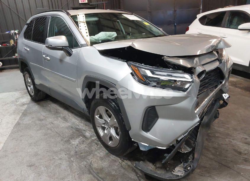 2022 Toyota Rav4 XLE (VIN 2T3P1RFV7NW271885) main photo
