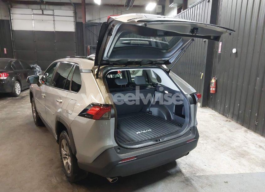Photo 3 of 2022 Toyota Rav4 XLE (VIN 2T3P1RFV7NW271885)