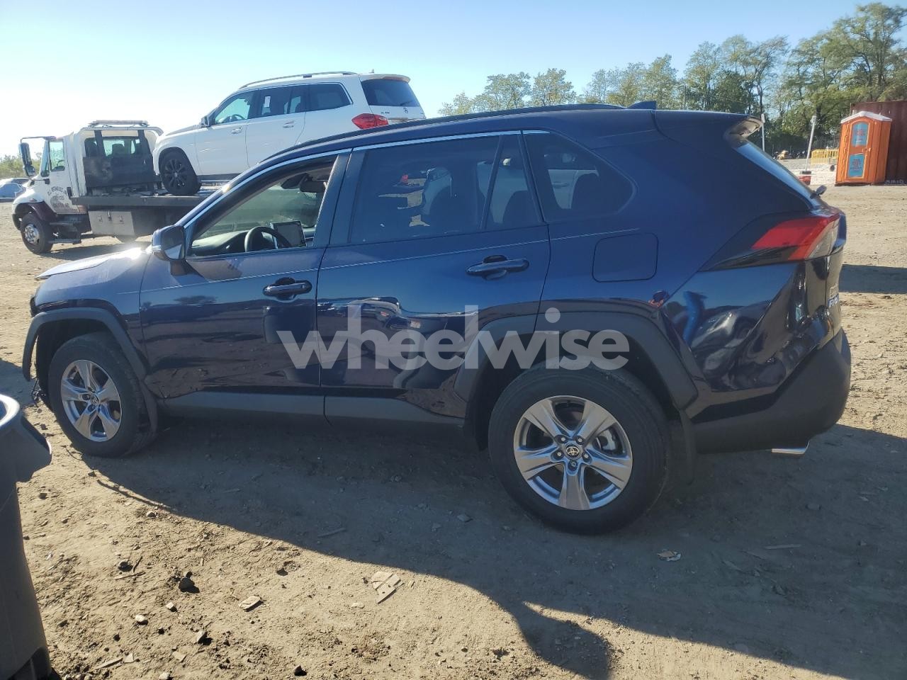 Photo 2 of 2022 TOYOTA RAV4 XLE (VIN 2T3P1RFV7NW288007)