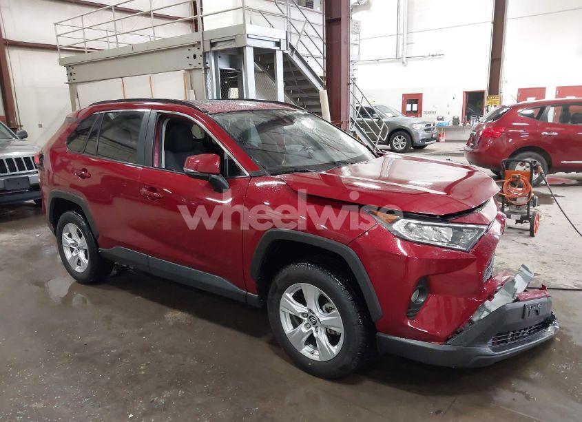 2019 Toyota Rav4 XLE (VIN 2T3P1RFV8KC004235) main photo
