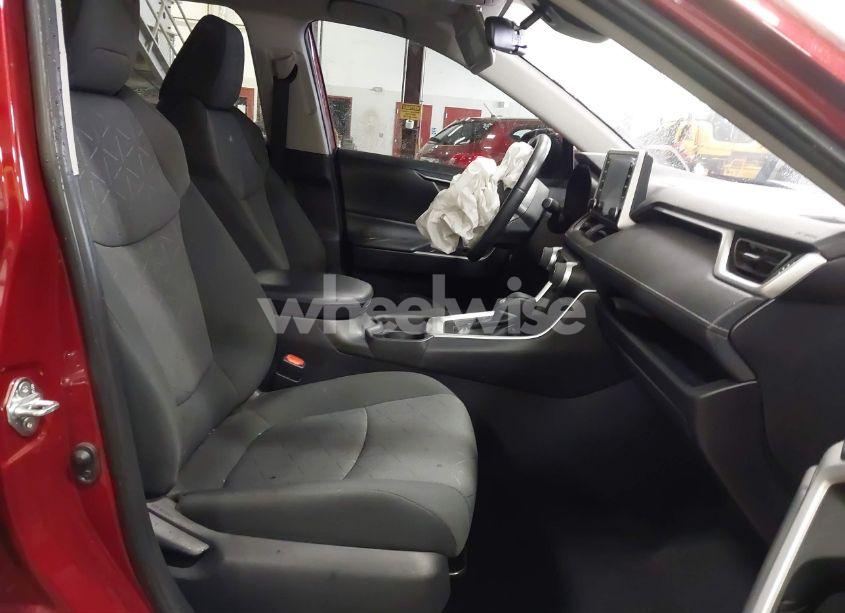 Photo 5 of 2019 Toyota Rav4 XLE (VIN 2T3P1RFV8KC004235)