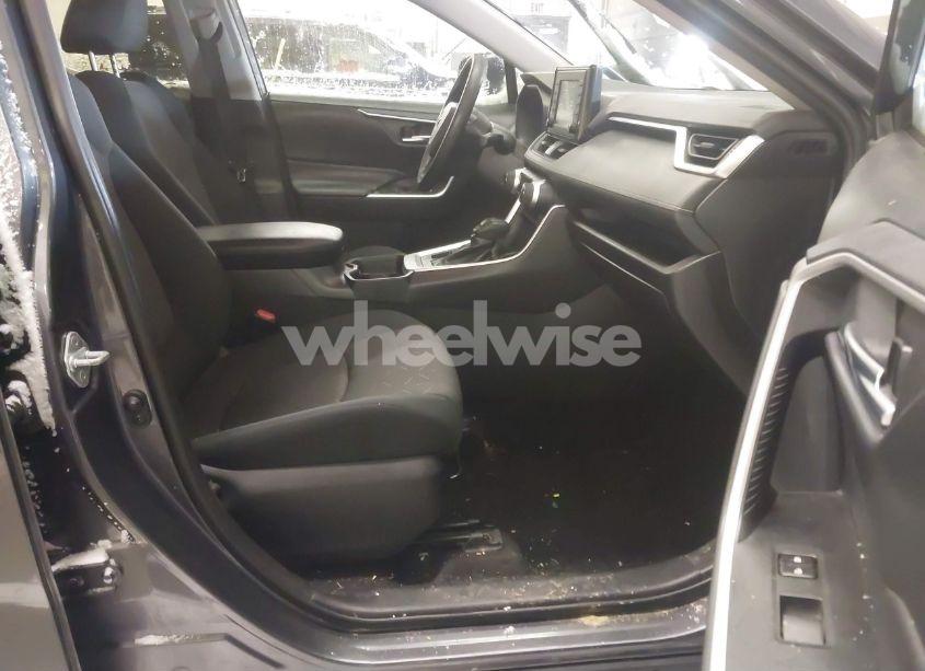 Photo 5 of 2019 Toyota Rav4 XLE (VIN 2T3P1RFV8KC006664)