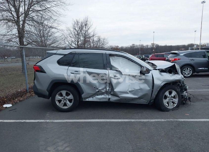 Photo 12 of 2019 Toyota Rav4 XLE (VIN 2T3P1RFV8KW053966)