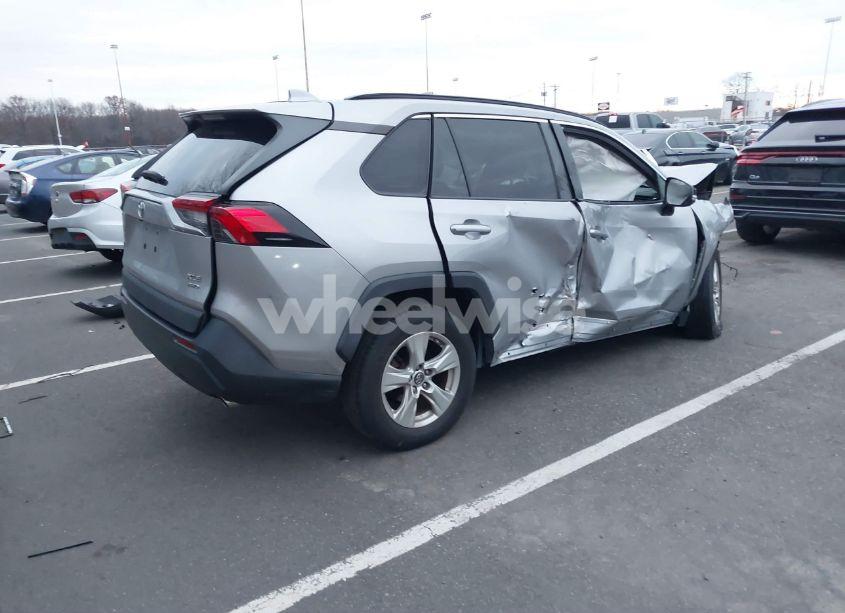 Photo 4 of 2019 Toyota Rav4 XLE (VIN 2T3P1RFV8KW053966)