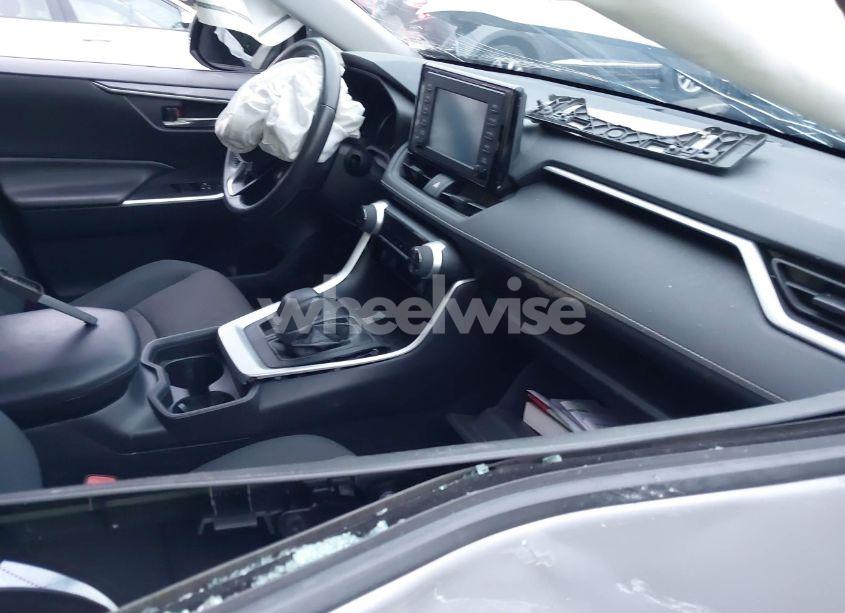 Photo 5 of 2019 Toyota Rav4 XLE (VIN 2T3P1RFV8KW053966)