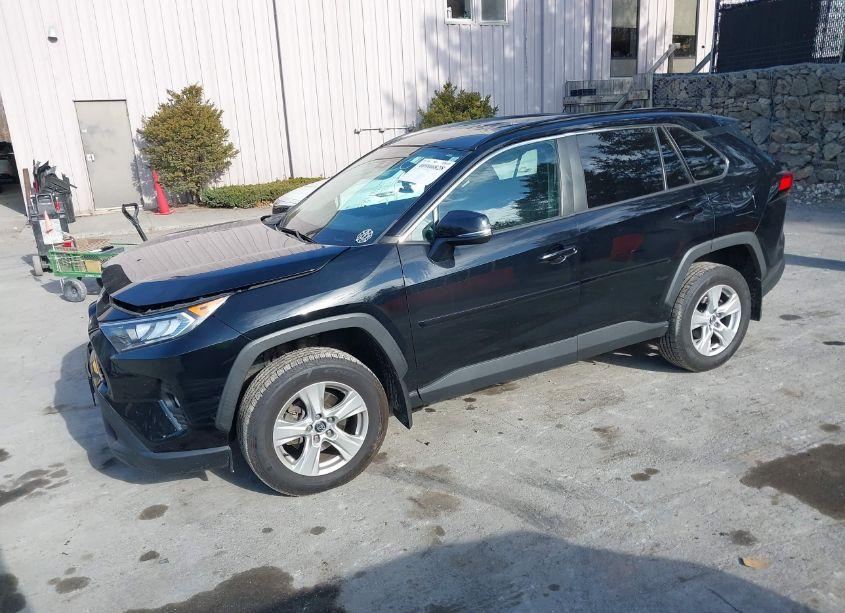Photo 2 of 2020 Toyota Rav4 XLE (VIN 2T3P1RFV8LC075615)