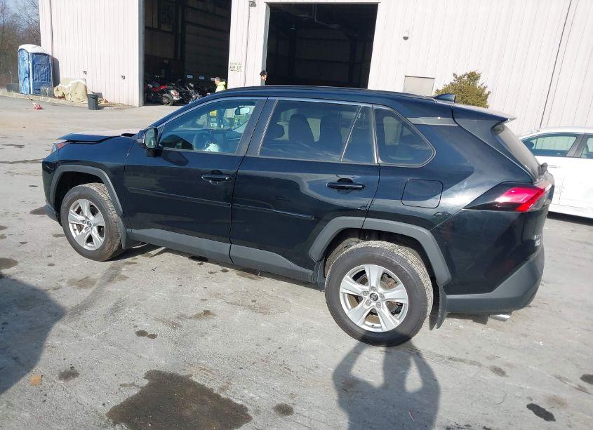 Photo 3 of 2020 Toyota Rav4 XLE (VIN 2T3P1RFV8LC075615)