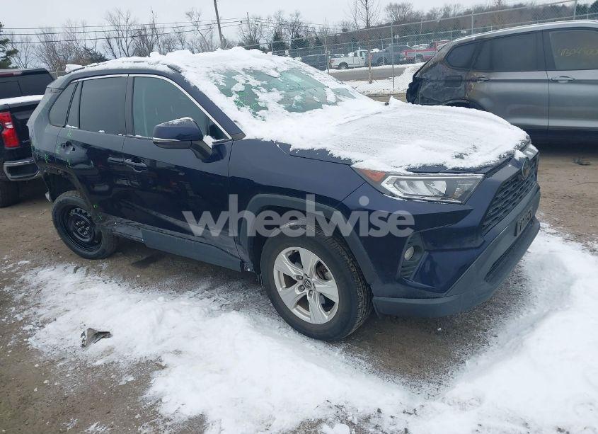 2020 Toyota Rav4 XLE (VIN 2T3P1RFV8LC124974) main photo