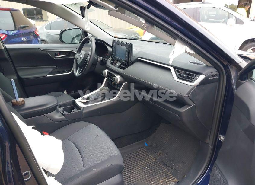 Photo 5 of 2020 Toyota Rav4 XLE (VIN 2T3P1RFV8LC125820)