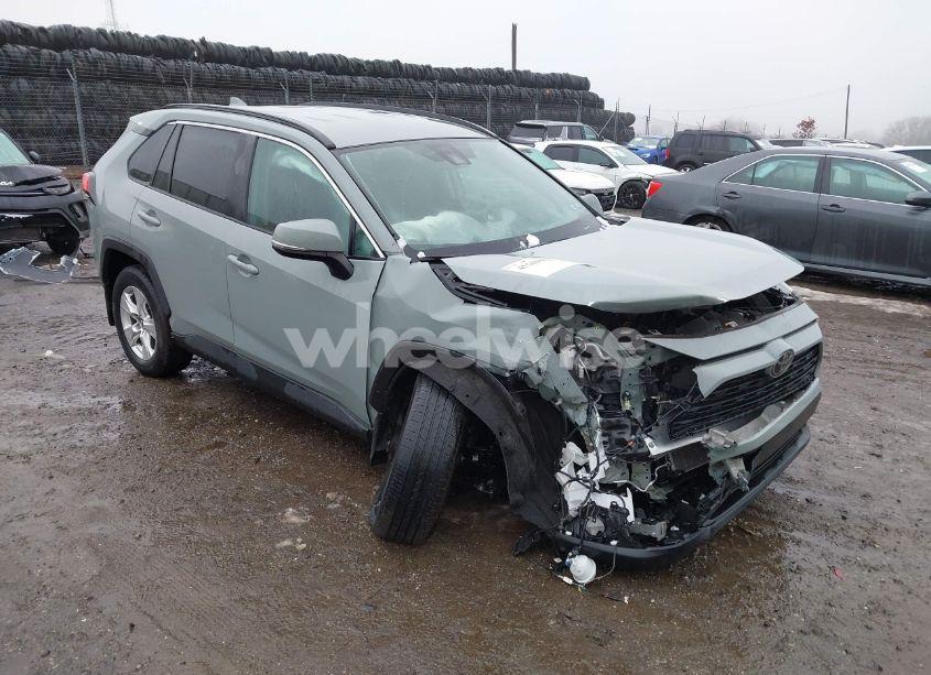 2021 Toyota Rav4 XLE (VIN 2T3P1RFV8MC146202) main photo