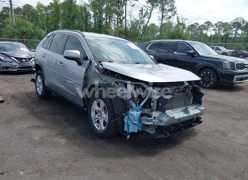 2021 Toyota Rav4 XLE (VIN 2T3P1RFV8MC242220) main photo